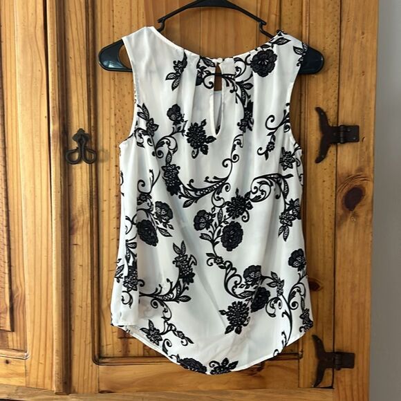 ***** 5 for $25 Worthington Cream and Black Top - Picture 3 of 5